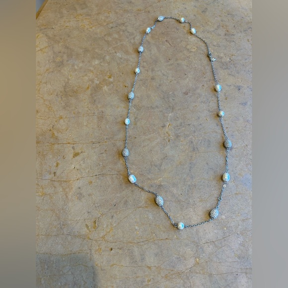 Pearl and Crystal necklace - Picture 1 of 1